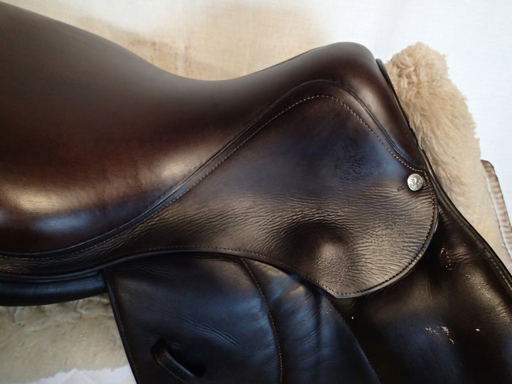 16.5" Voltaire Palm Beach Saddle - Full Buffalo - 2017 - 1A Flaps - 4.75" dot to dot - FIN Panels