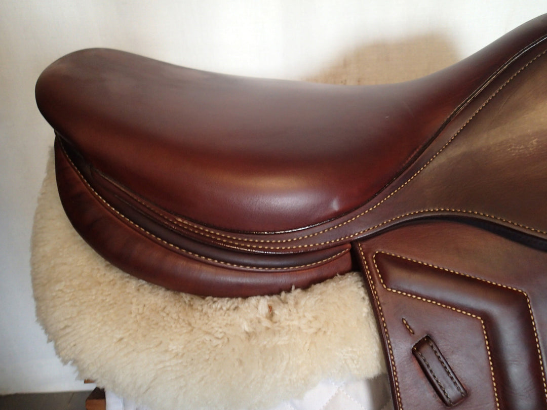 18" Renaissance Prestige Saddle - Full Calfskin - 2023 - 4.25" dot to dot