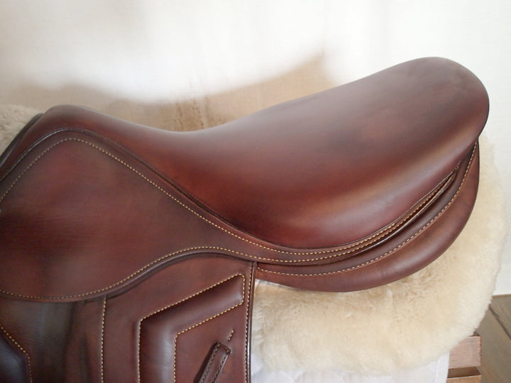 18" Renaissance Prestige Saddle - Full Calfskin - 2023 - 4.25" dot to dot