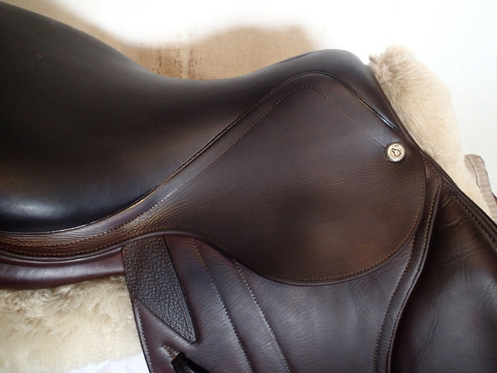 17" CWD Saddle - Full Buffalo - 2017 - 2L Flaps - SE01 - 4.25" dot to dot