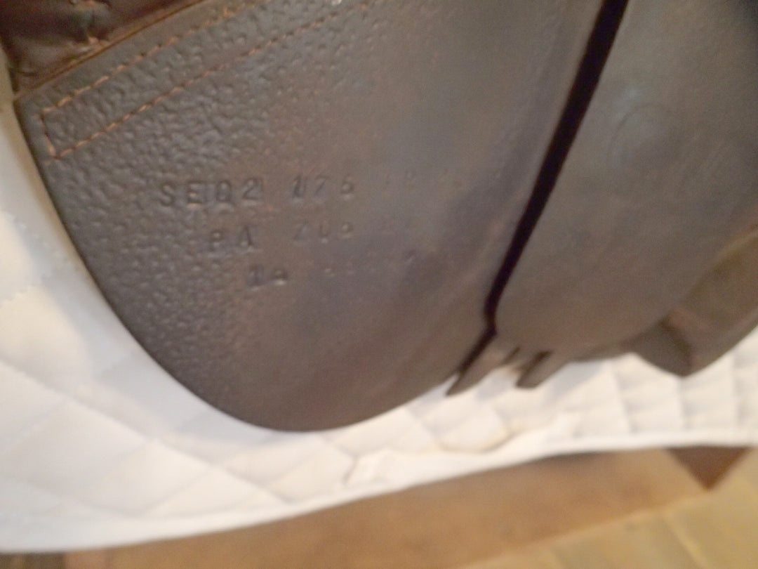 17.5" CWD Saddle - 2016 - 2L Flaps - SE02 - 4.75" dot to dot