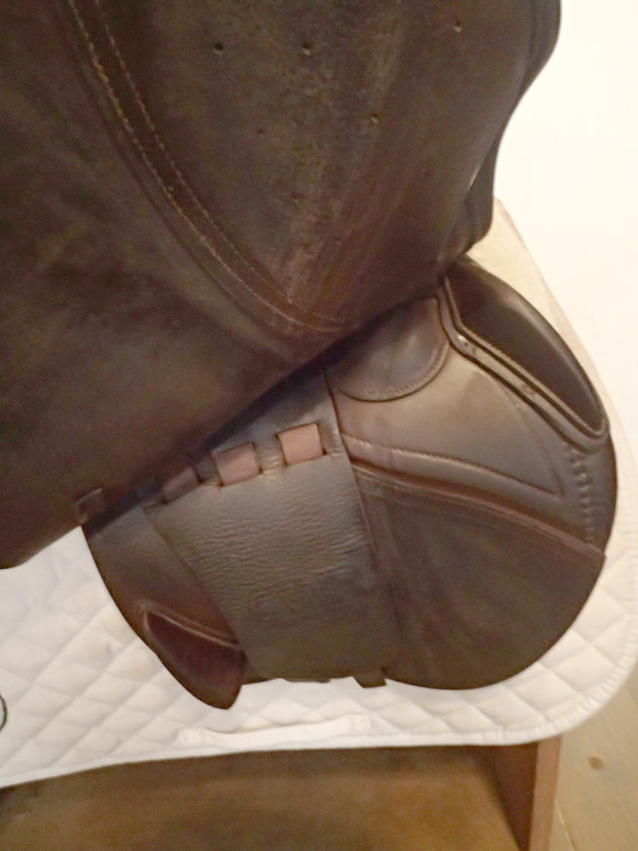 17.5" CWD Saddle - 2016 - 2L Flaps - SE02 - 4.75" dot to dot
