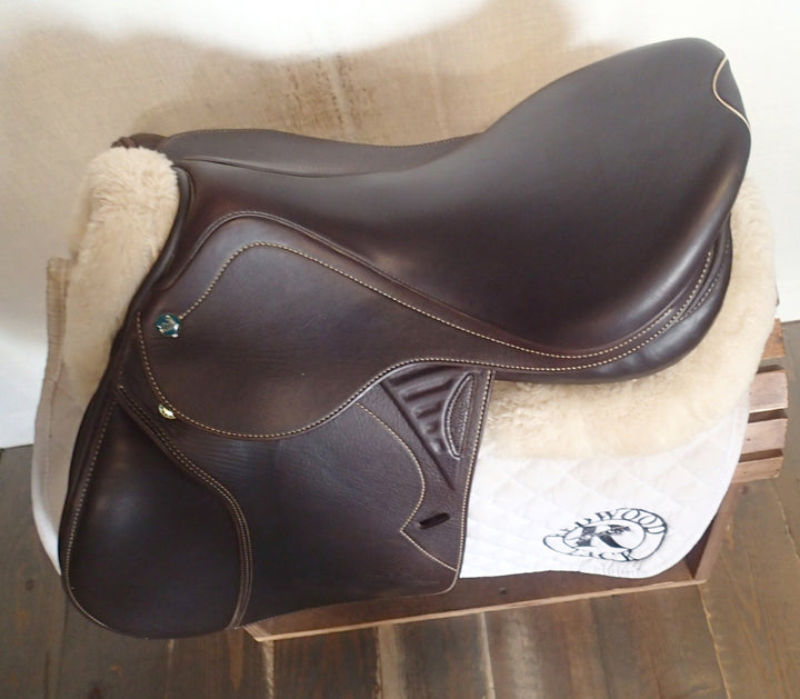 17" Prestige Versailles Saddle - 2021 - 4.5" dot to dot