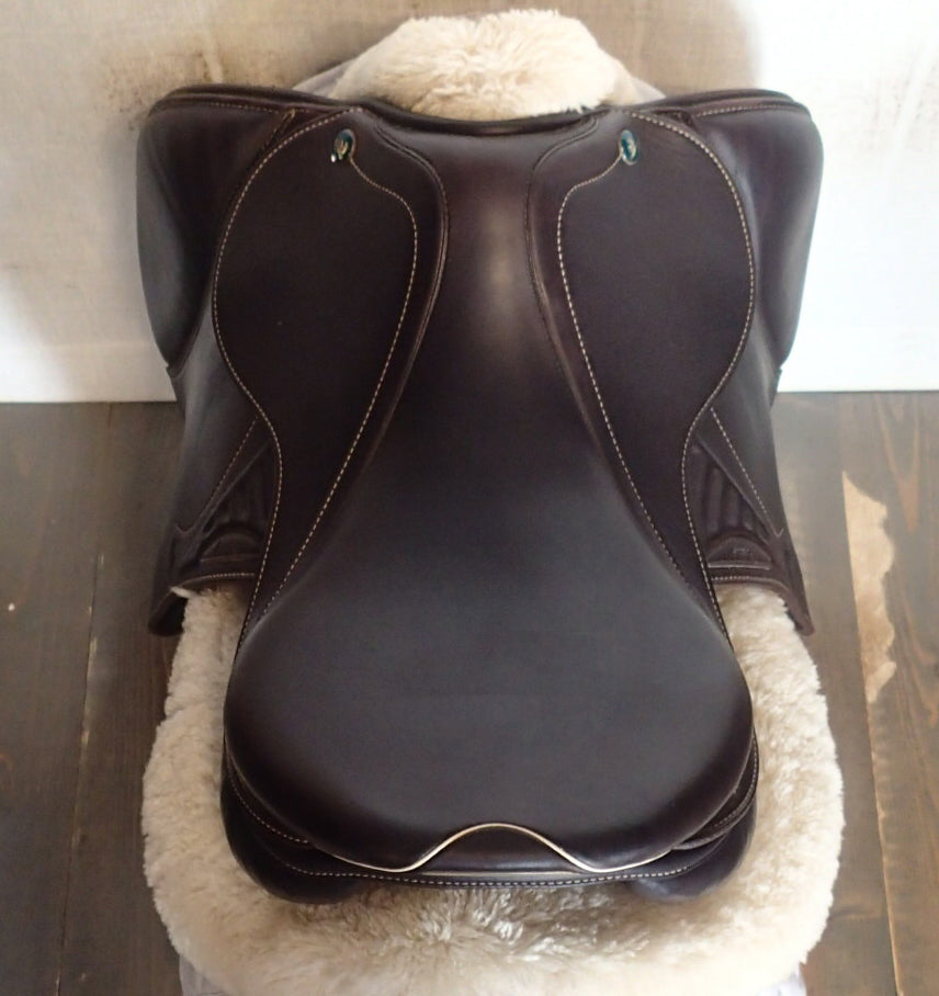 17" Prestige Versailles Saddle - 2021 - 4.5" dot to dot