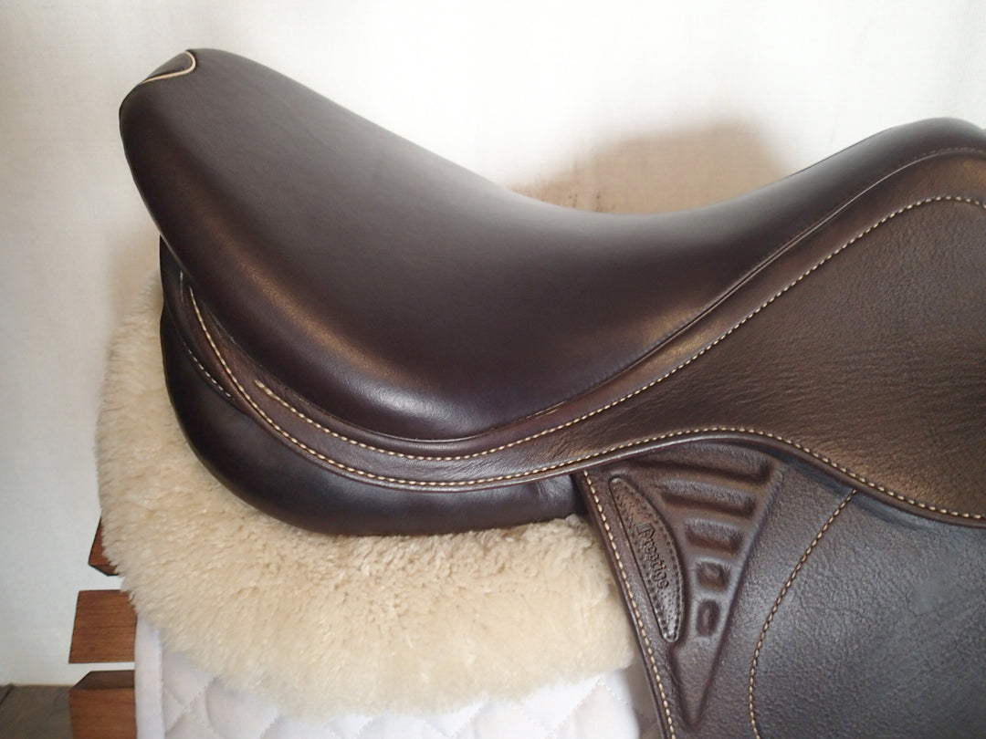17" Prestige Versailles Saddle - 2021 - 4.5" dot to dot