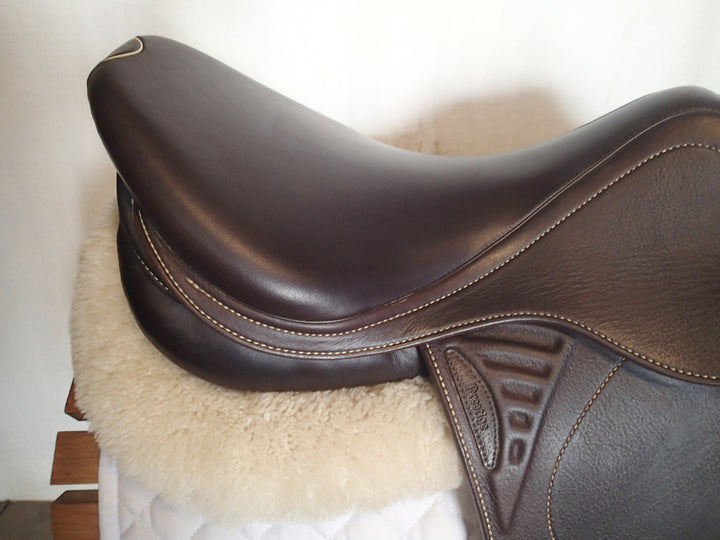 17" Prestige Versailles Saddle - 2021 - 4.5" dot to dot