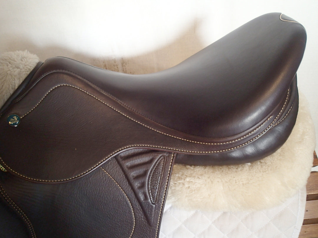 17" Prestige Versailles Saddle - 2021 - 4.5" dot to dot