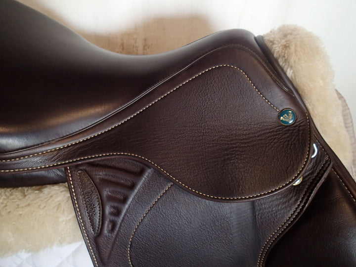17" Prestige Versailles Saddle - 2021 - 4.5" dot to dot