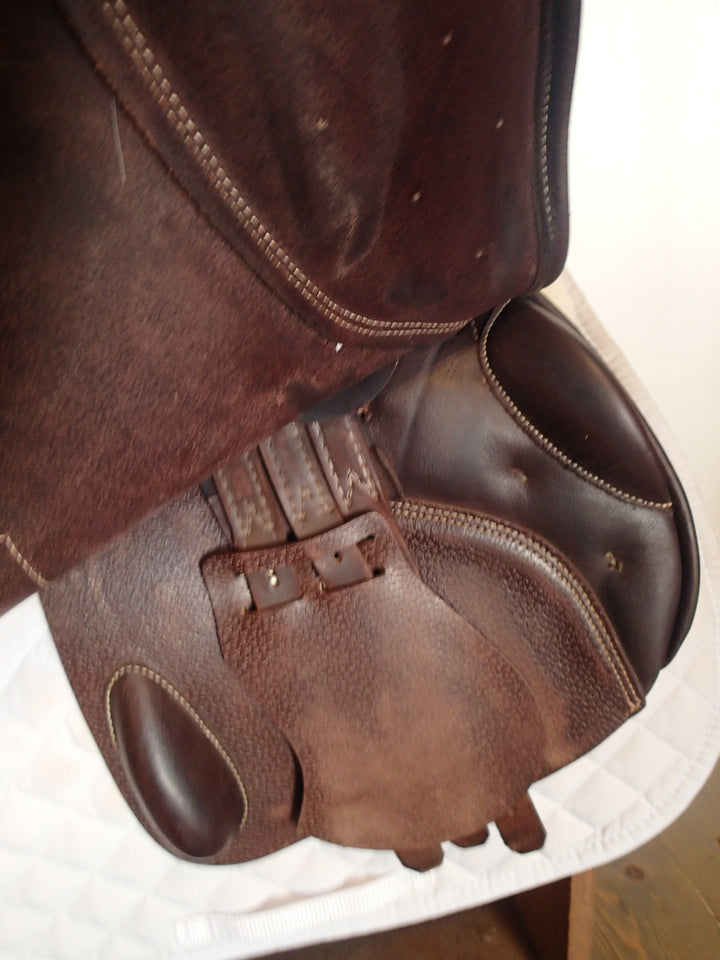17" Prestige Versailles Saddle - 2021 - 4.5" dot to dot