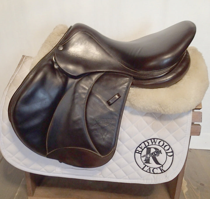 17" Voltaire Stuttgart Saddle - Full Buffalo - 2015 - 2A Flaps - 5" dot to dot - FIN Panels