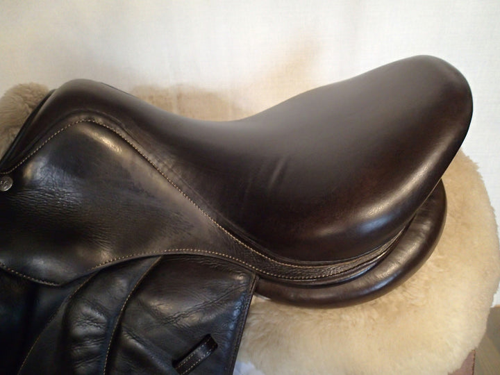 17" Voltaire Stuttgart Saddle - Full Buffalo - 2015 - 2A Flaps - 5" dot to dot - FIN Panels