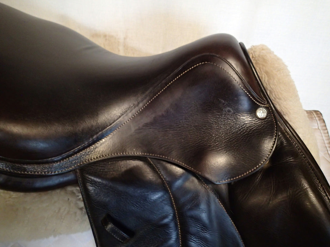 17" Voltaire Stuttgart Saddle - Full Buffalo - 2015 - 2A Flaps - 5" dot to dot - FIN Panels