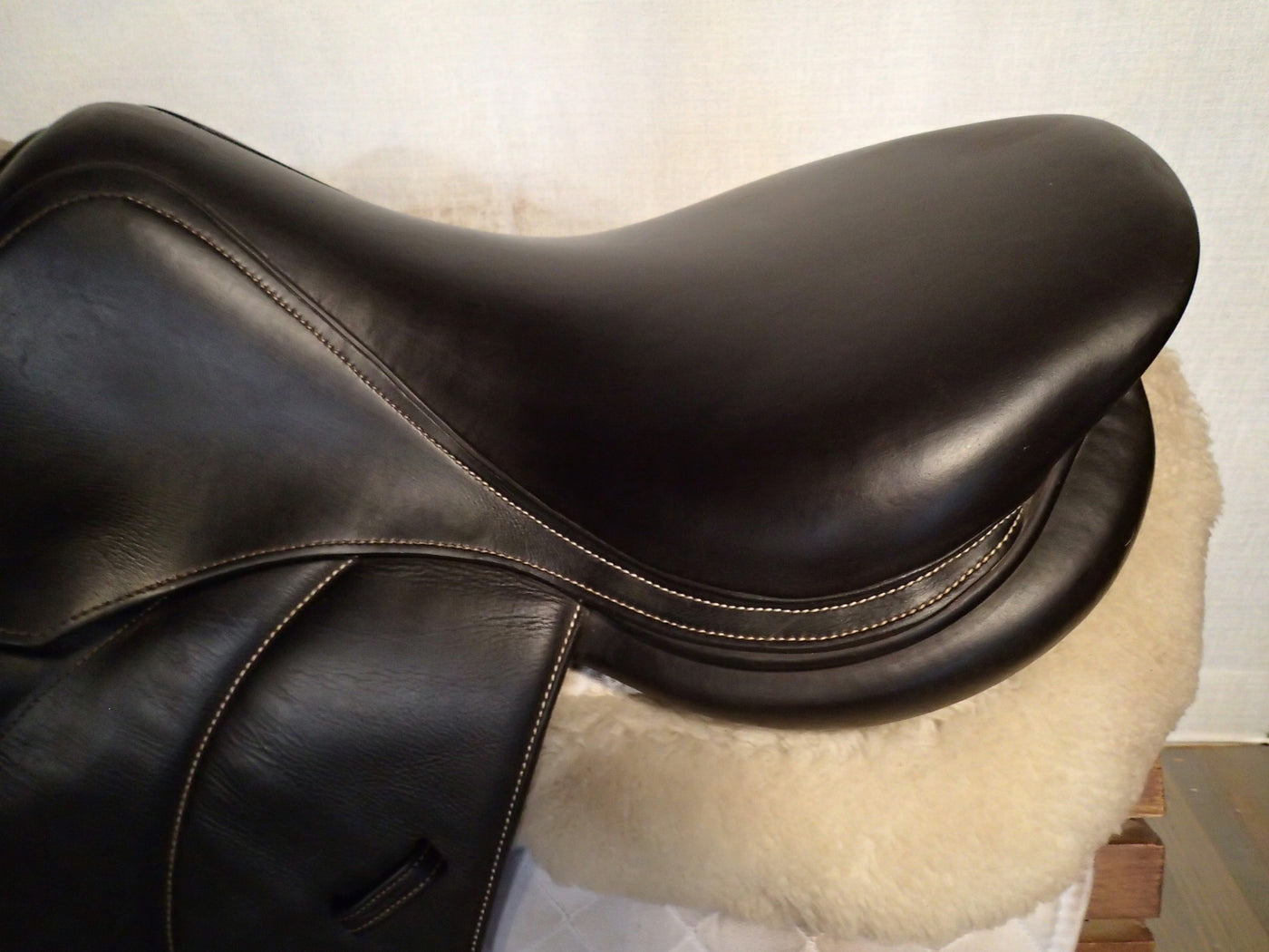 17.5" Voltaire Palm Beach Saddle - Full Buffalo - 2019 - 3A Flaps - 4.75" dot to dot - Pro Panels