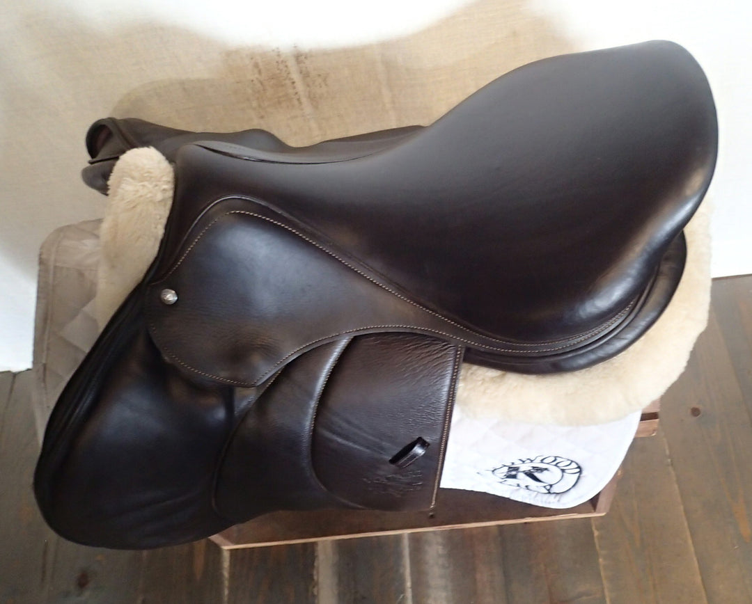 18.5" Voltaire Stuttgart Saddle - Full Buffalo - 2022 - 3AAAR Flaps - 4.75" dot to dot - Pro Panels