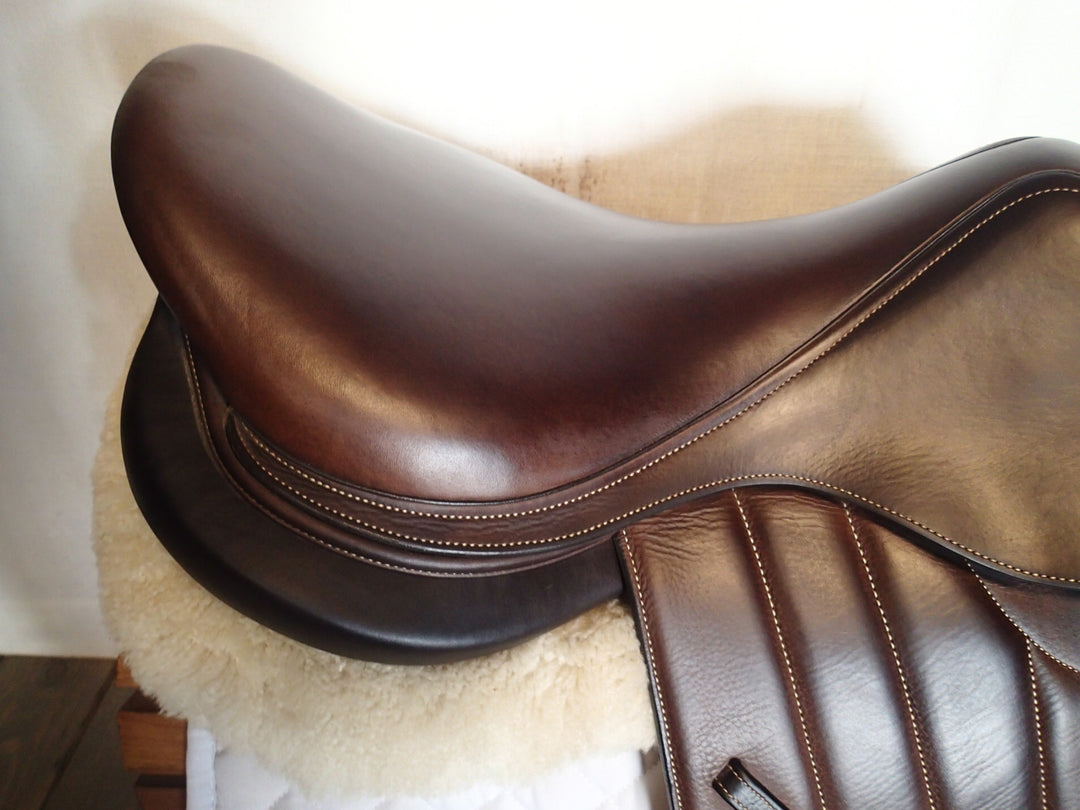 18" Forestier by Voltaire Seoul C Saddle - Full Buffalo - 2019 - 3A Flaps - 5.5" dot to dot - Pro Panels