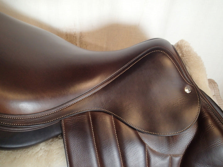 18" Forestier by Voltaire Seoul C Saddle - Full Buffalo - 2019 - 3A Flaps - 5.5" dot to dot - Pro Panels