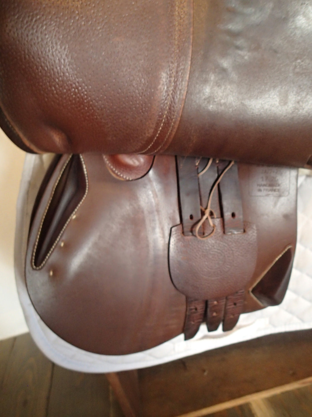 17" Antares Signature Saddle - 2021 - 2A Flaps - 4.5" dot to dot