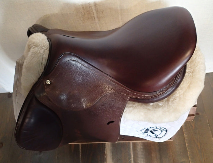 17" Antares Signature Saddle - 2021 - 2A Flaps - 4.5" dot to dot