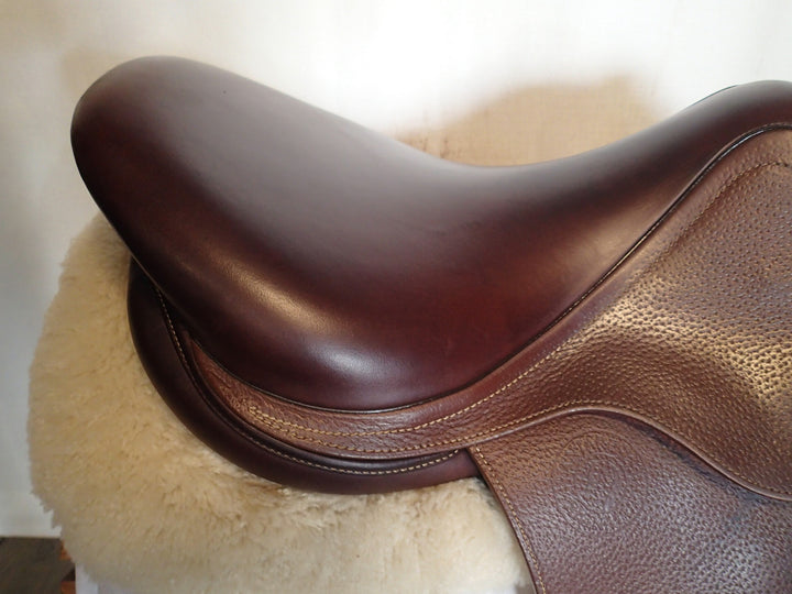 17" Antares Signature Saddle - 2021 - 2A Flaps - 4.5" dot to dot