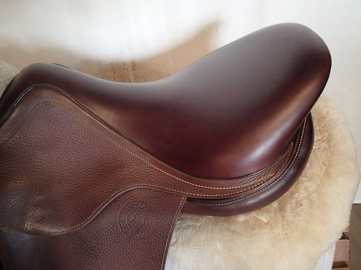 17" Antares Signature Saddle - 2021 - 2A Flaps - 4.5" dot to dot