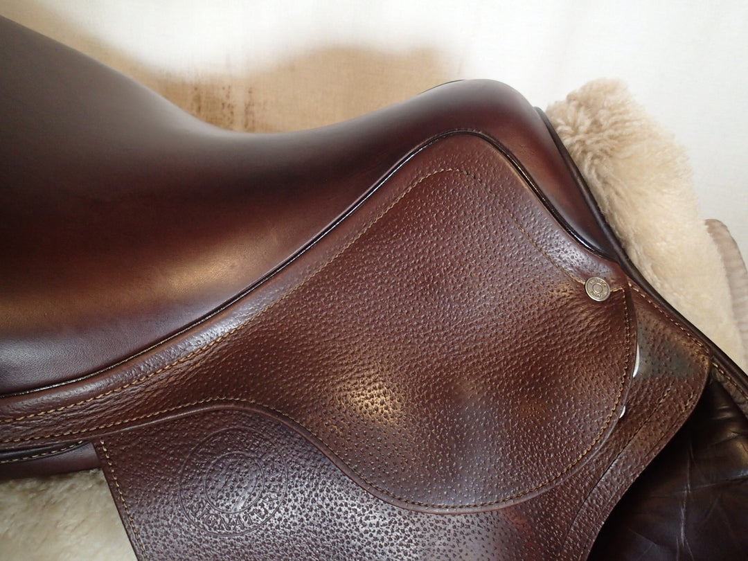 17" Antares Signature Saddle - 2021 - 2A Flaps - 4.5" dot to dot