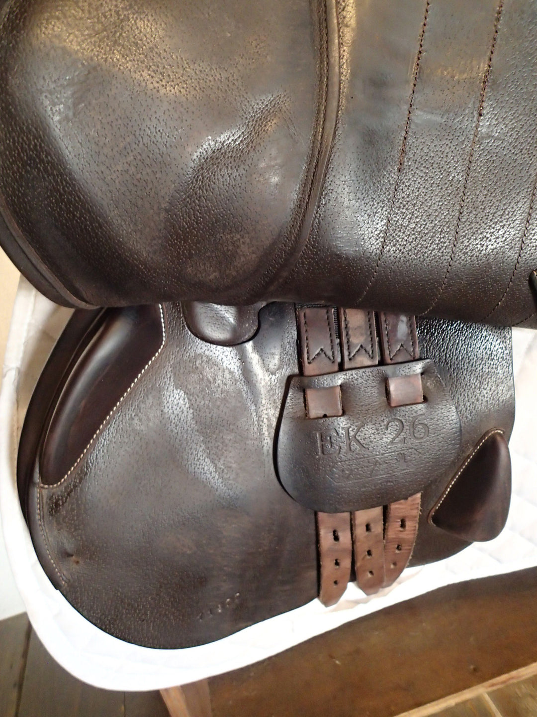 17.5" Equipe EK26 Saddle - 2023 - Full Calfskin - 4.75" dot to dot