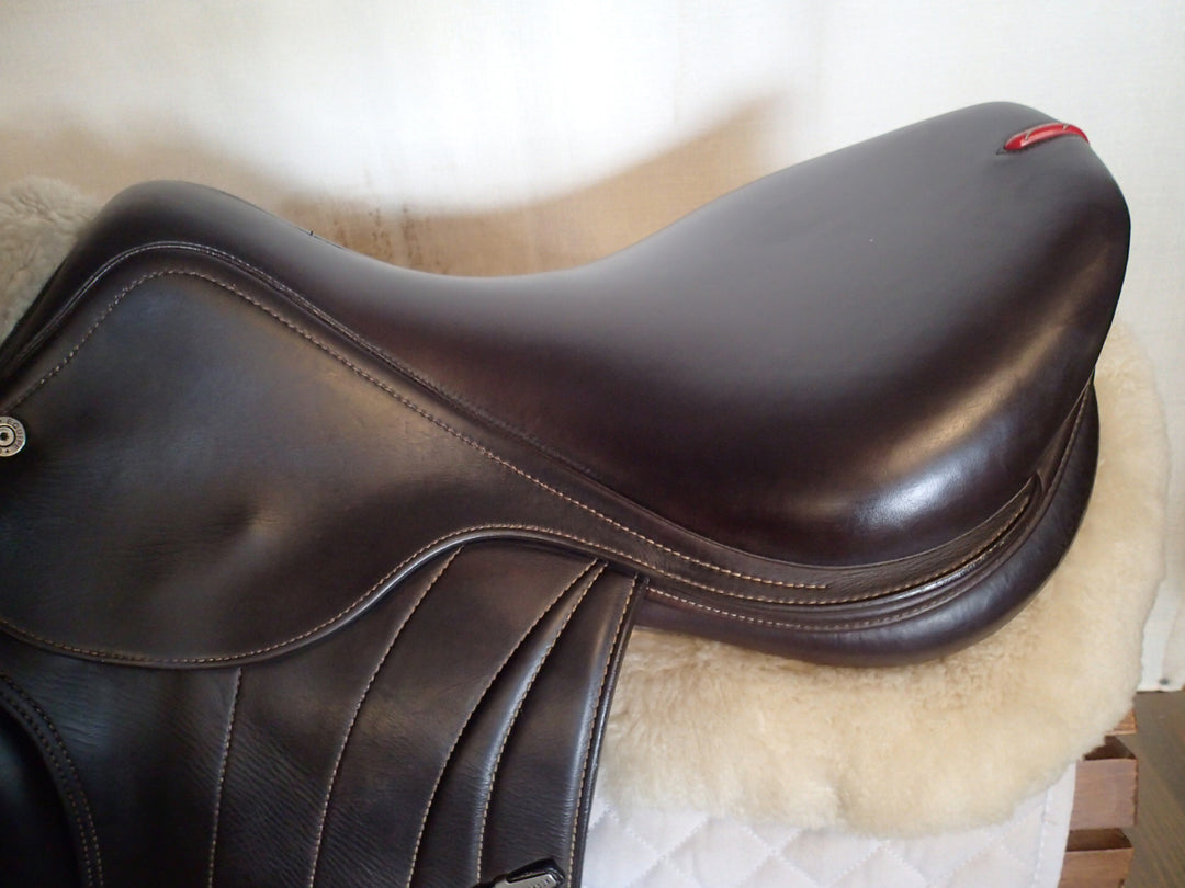 17.5" Equipe EK26 Saddle - 2023 - Full Calfskin - 4.75" dot to dot