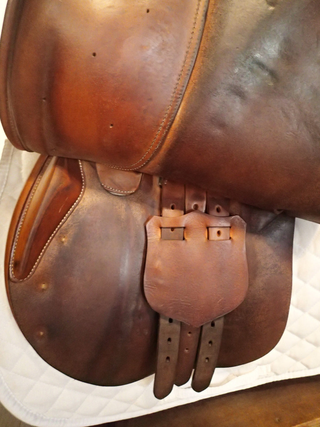 17" Butet Saddle - 2002 - L Seat - 2 Flaps - 4" dot to dot