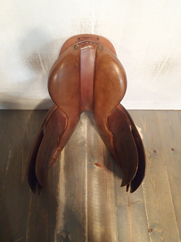 17" Butet Saddle - 2002 - L Seat - 2 Flaps - 4" dot to dot