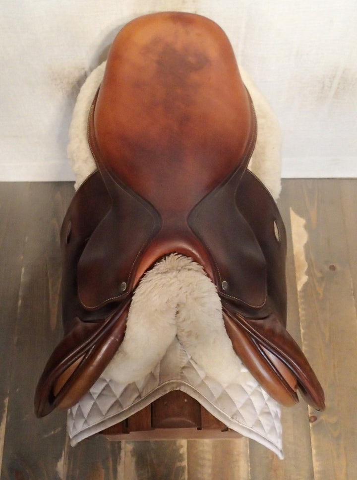 17" Butet Saddle - 2002 - L Seat - 2 Flaps - 4" dot to dot