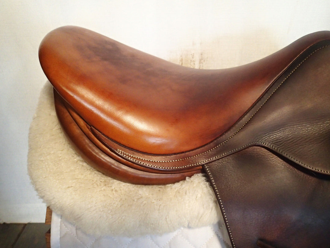 17" Butet Saddle - 2002 - L Seat - 2 Flaps - 4" dot to dot