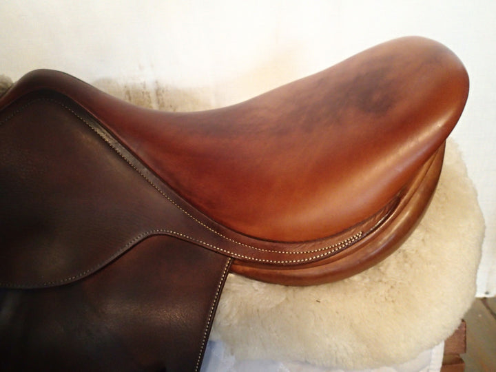 17" Butet Saddle - 2002 - L Seat - 2 Flaps - 4" dot to dot