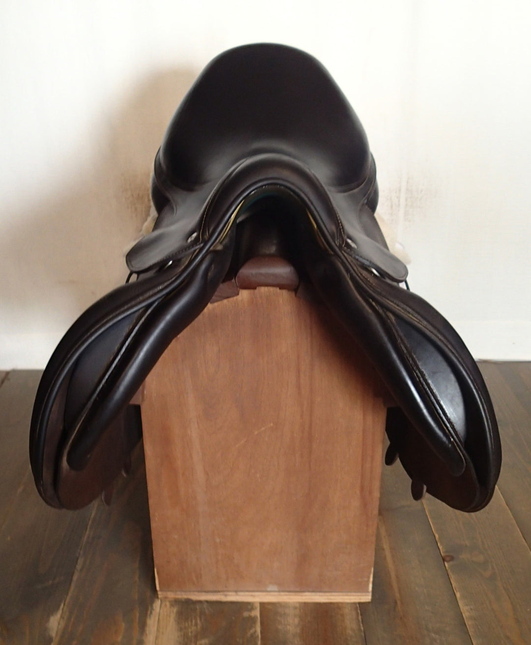 17" Voltaire Stuttgart Saddle - 2019 - 2 Flaps - 4.75" dot to dot - Pro Panels