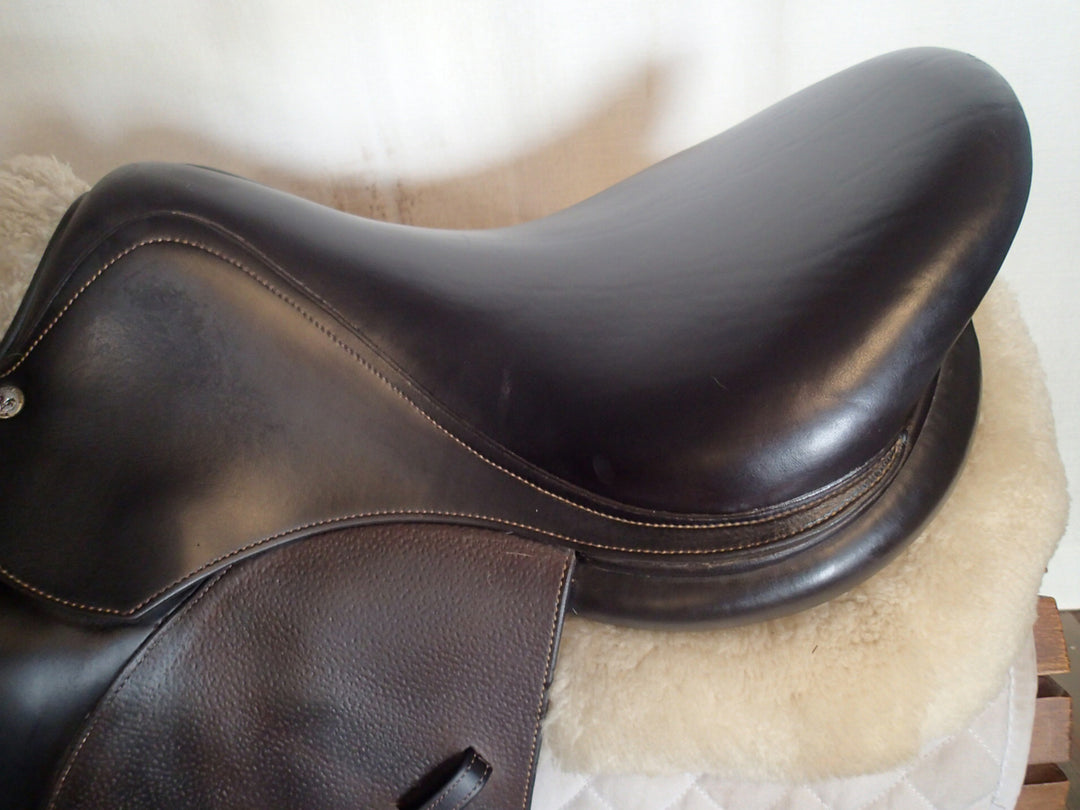 17" Voltaire Stuttgart Saddle - 2019 - 2 Flaps - 4.75" dot to dot - Pro Panels