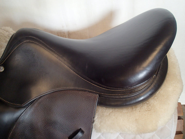 17" Voltaire Stuttgart Saddle - 2019 - 2 Flaps - 4.75" dot to dot - Pro Panels
