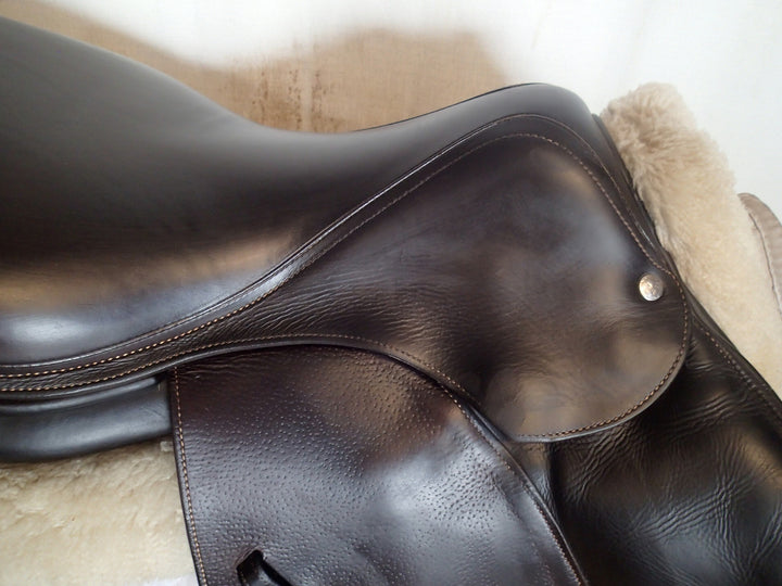 17.5" Voltaire Palm Beach Saddle - 2021 - 3AA Flaps - 5" dot to dot - Pro Panels