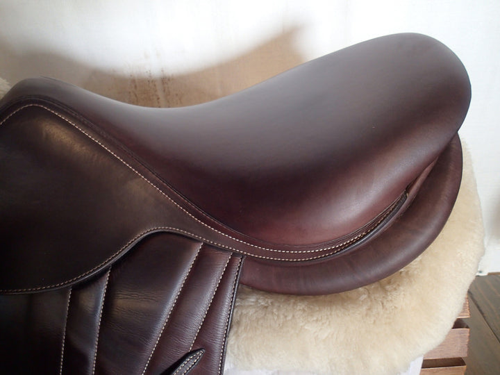 17" Butet Premium Saddle - Full Calfskin - 2024 - L Seat - 2.5 Flaps - 4.25" dot to dot