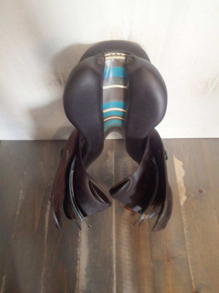 17.5" Voltaire Calgary Saddle - Full Buffalo - 2017 - 2A Flaps - 4.75" dot to dot - FIN Panels