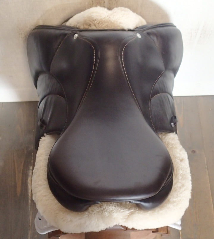 17.5" Voltaire Calgary Saddle - Full Buffalo - 2017 - 2A Flaps - 4.75" dot to dot - FIN Panels