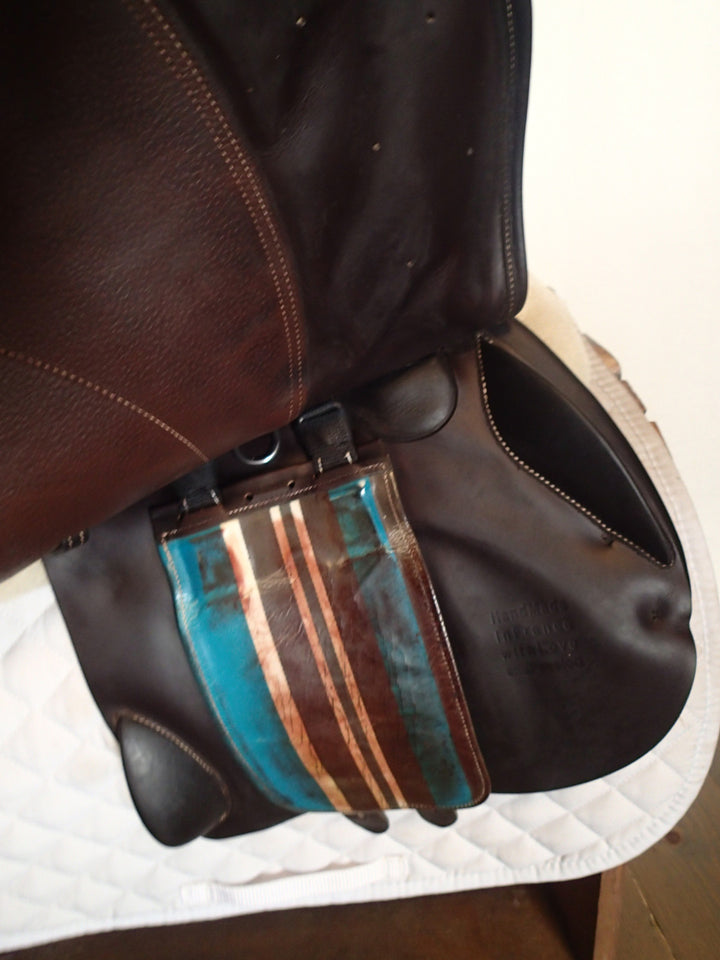 17.5" Voltaire Calgary Saddle - Full Buffalo - 2017 - 2A Flaps - 4.75" dot to dot - FIN Panels