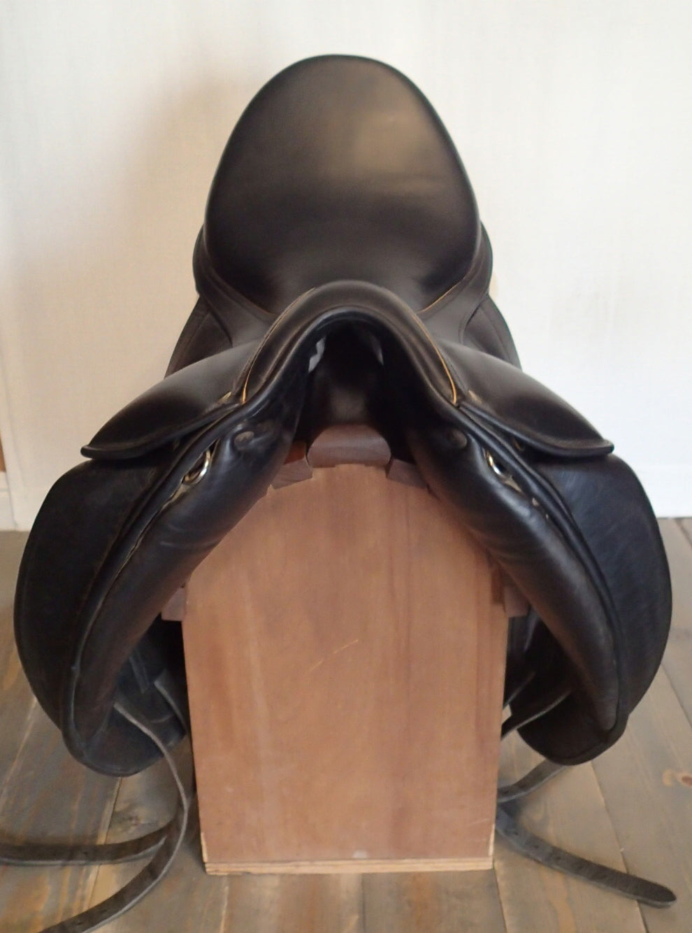 18" Luc Childeric Dressage Saddle - Full Buffalo - 2011 - 5.75" dot to dot