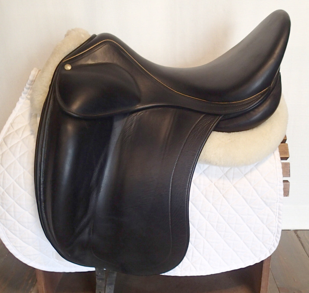 18" Luc Childeric Dressage Saddle - Full Buffalo - 2011 - 5.75" dot to dot