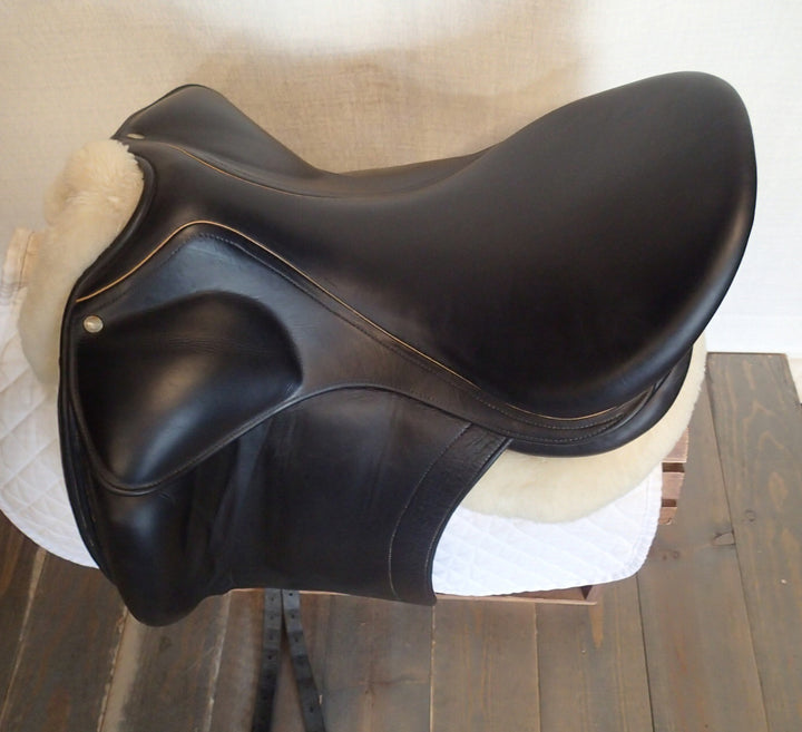 18" Luc Childeric Dressage Saddle - Full Buffalo - 2011 - 5.75" dot to dot