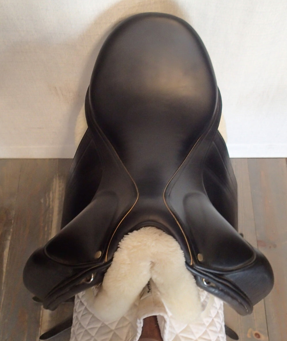 18" Luc Childeric Dressage Saddle - Full Buffalo - 2011 - 5.75" dot to dot