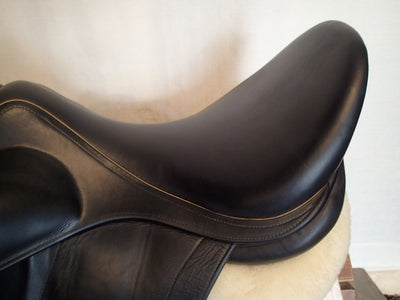 18" Luc Childeric Dressage Saddle - Full Buffalo - 2011 - 5.75" dot to dot