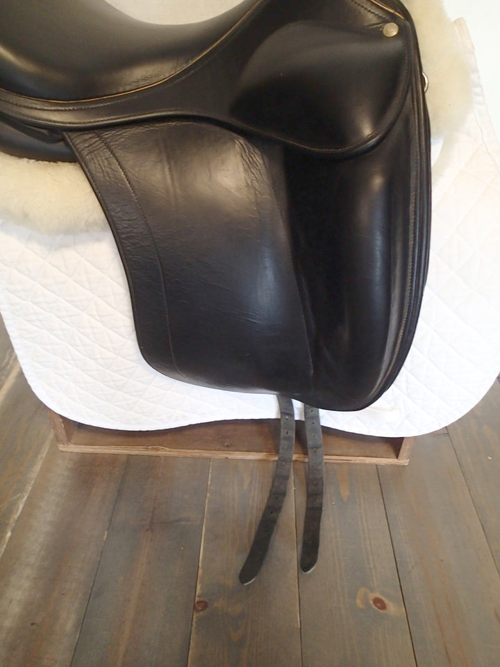 18" Luc Childeric Dressage Saddle - Full Buffalo - 2011 - 5.75" dot to dot