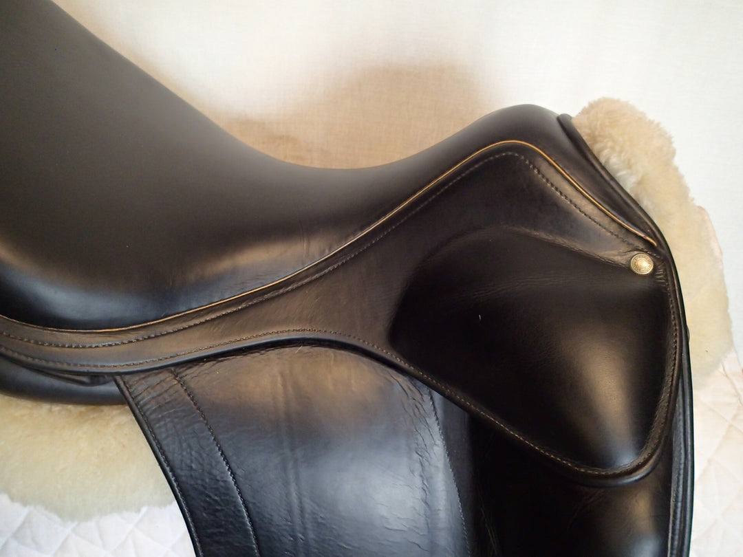 18" Luc Childeric Dressage Saddle - Full Buffalo - 2011 - 5.75" dot to dot