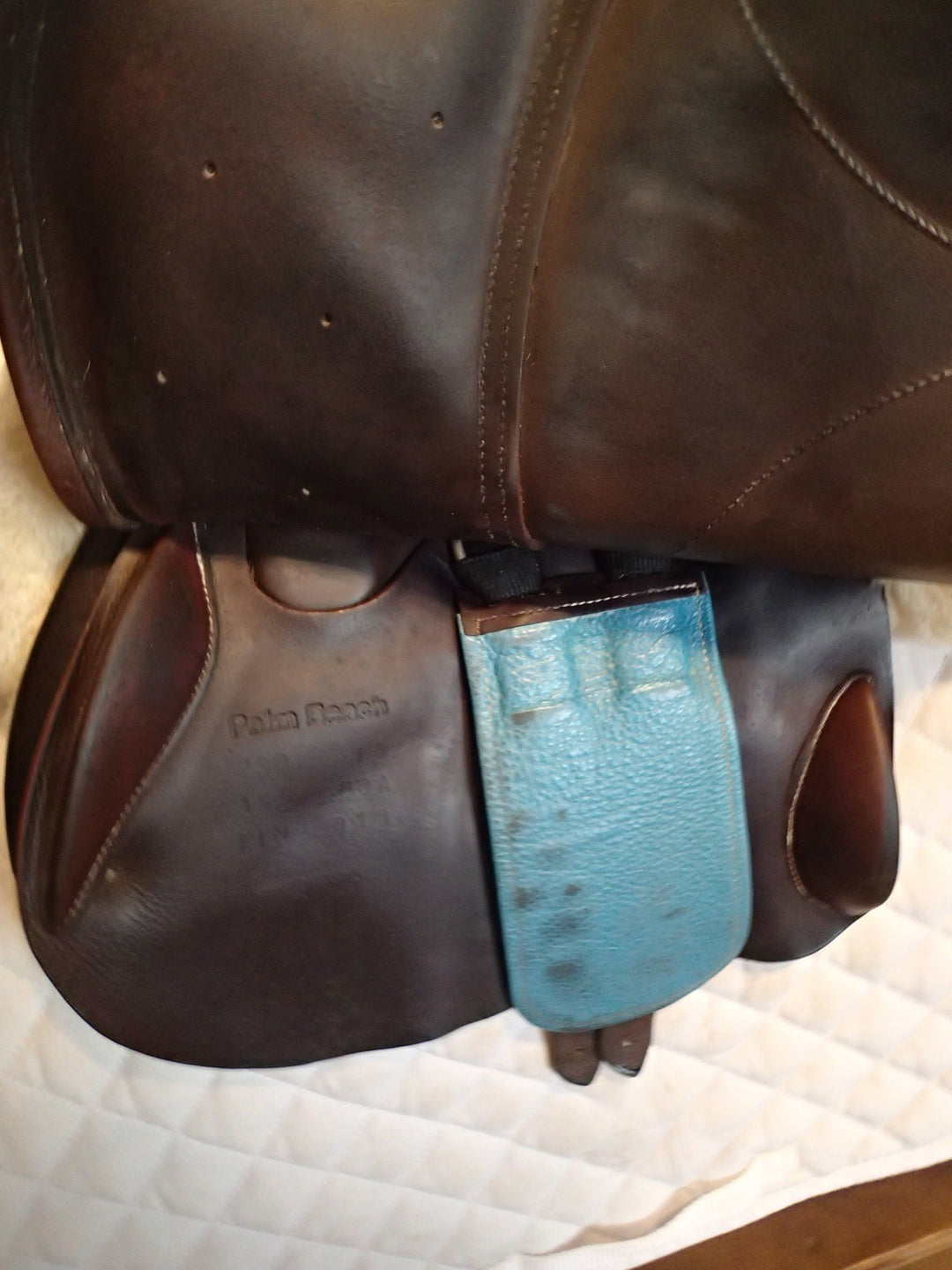 15.5" Voltaire Palm Beach Saddle - Full Buffalo - 2013 - 00A Flaps - 4.75" dot to dot - FIN Panels