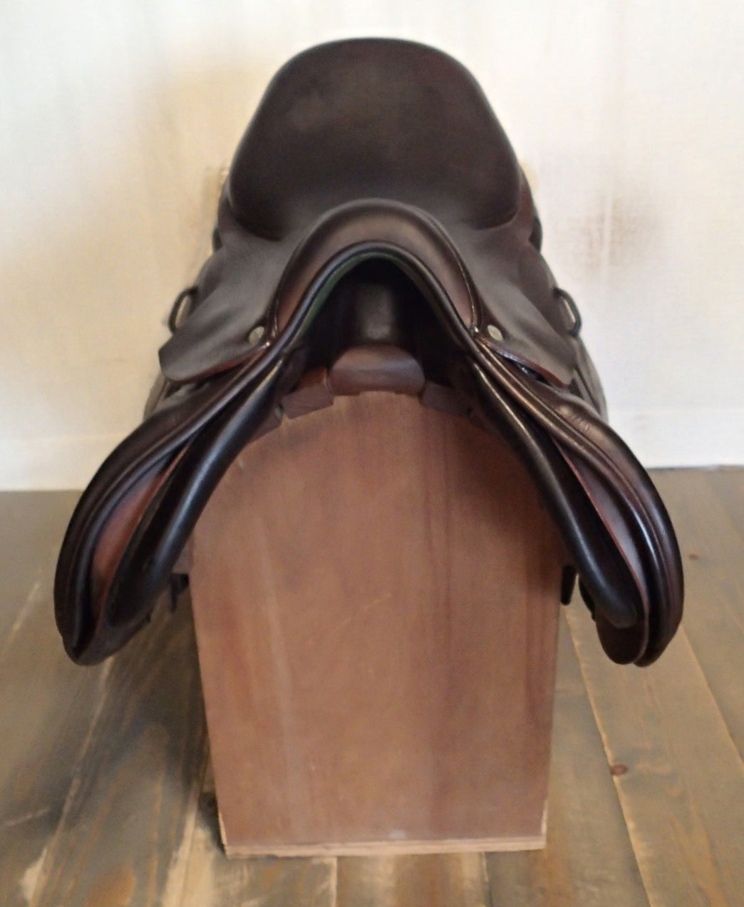 15.5" Voltaire Palm Beach Saddle - Full Buffalo - 2013 - 00A Flaps - 4.75" dot to dot - FIN Panels