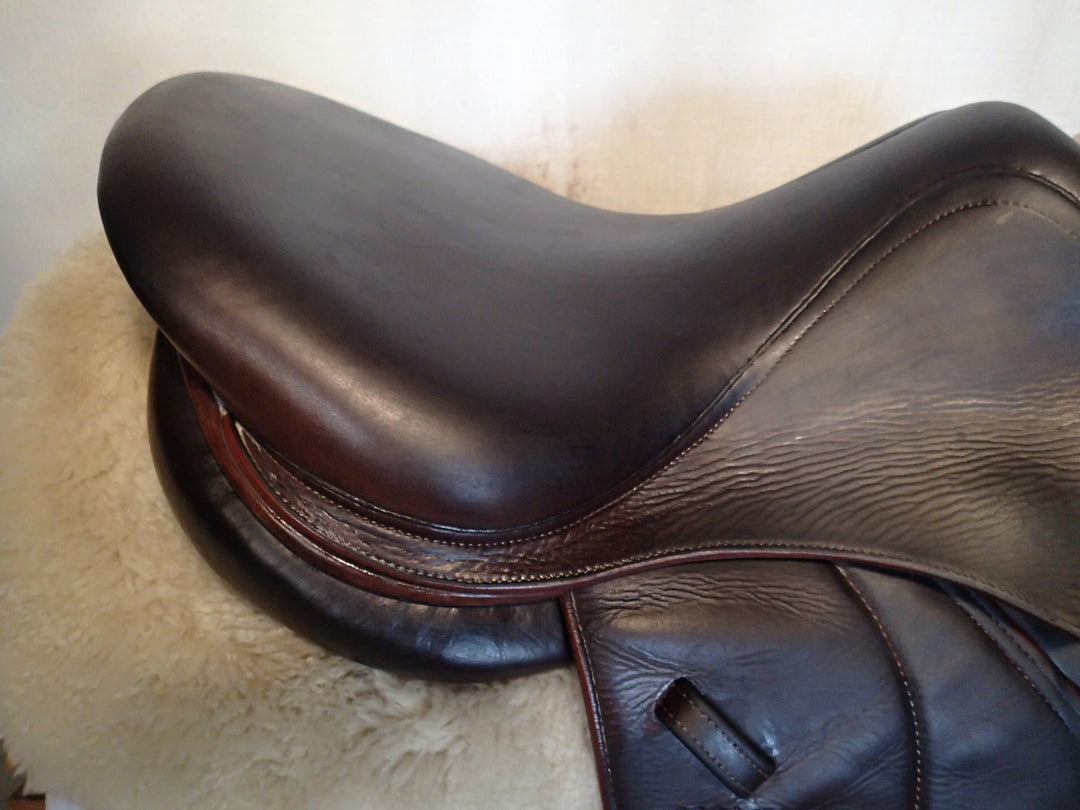 15.5" Voltaire Palm Beach Saddle - Full Buffalo - 2013 - 00A Flaps - 4.75" dot to dot - FIN Panels